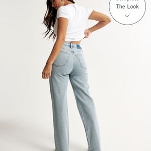 Abercrombie & Fitch Curve Love '90s Relaxed Jeans High Rise- Light Wash